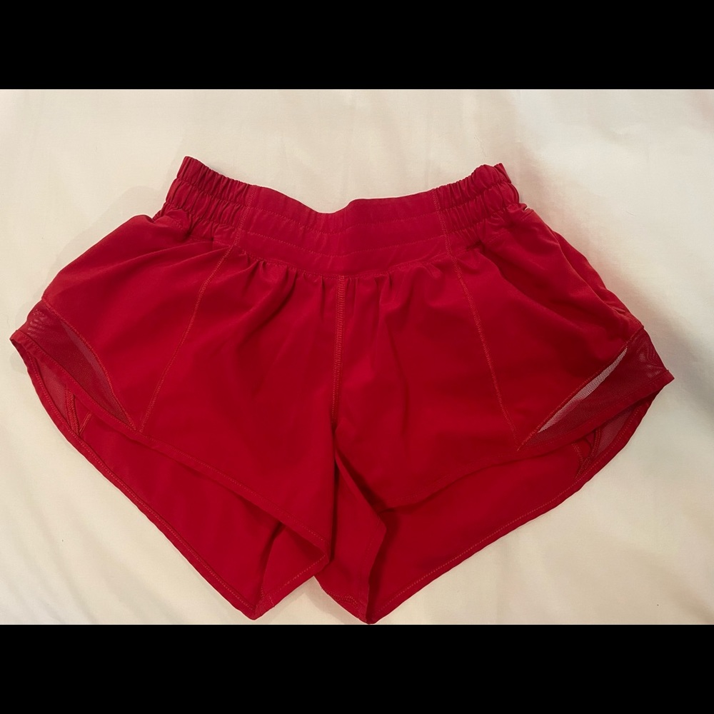 Lulu Lemon Hotty Hot Low-Rise Lined Short 2.5"